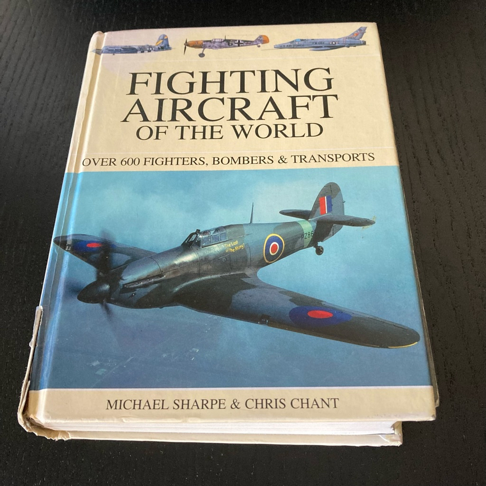 Fighting Aircraft of the World by Amber Books Ltd